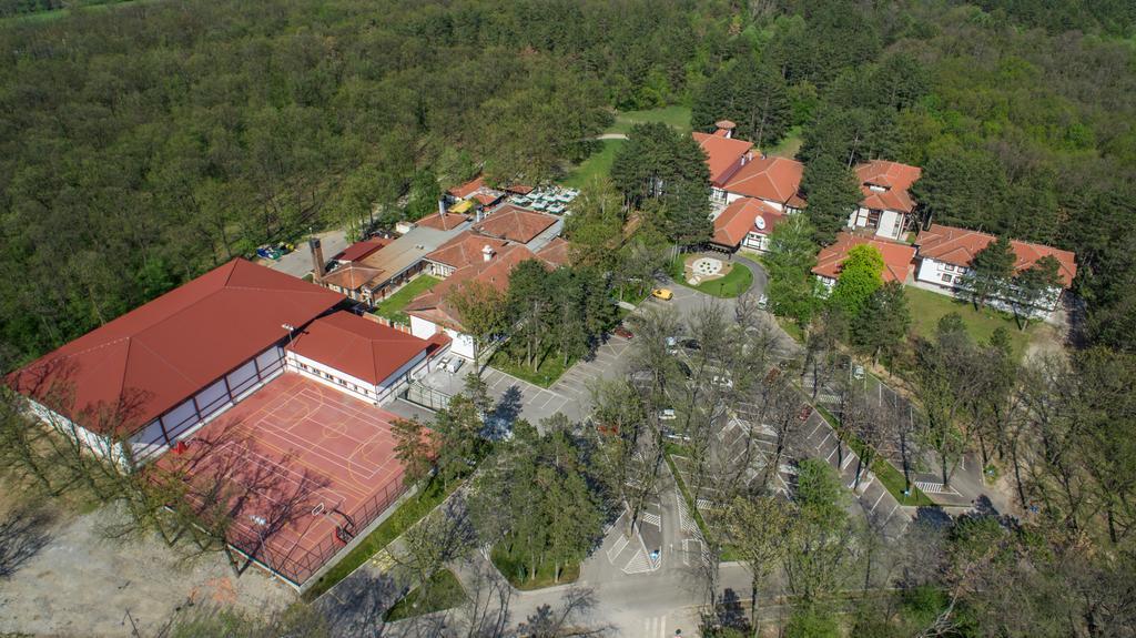 Sumarice Hotel Kragujevac Ngoại thất bức ảnh